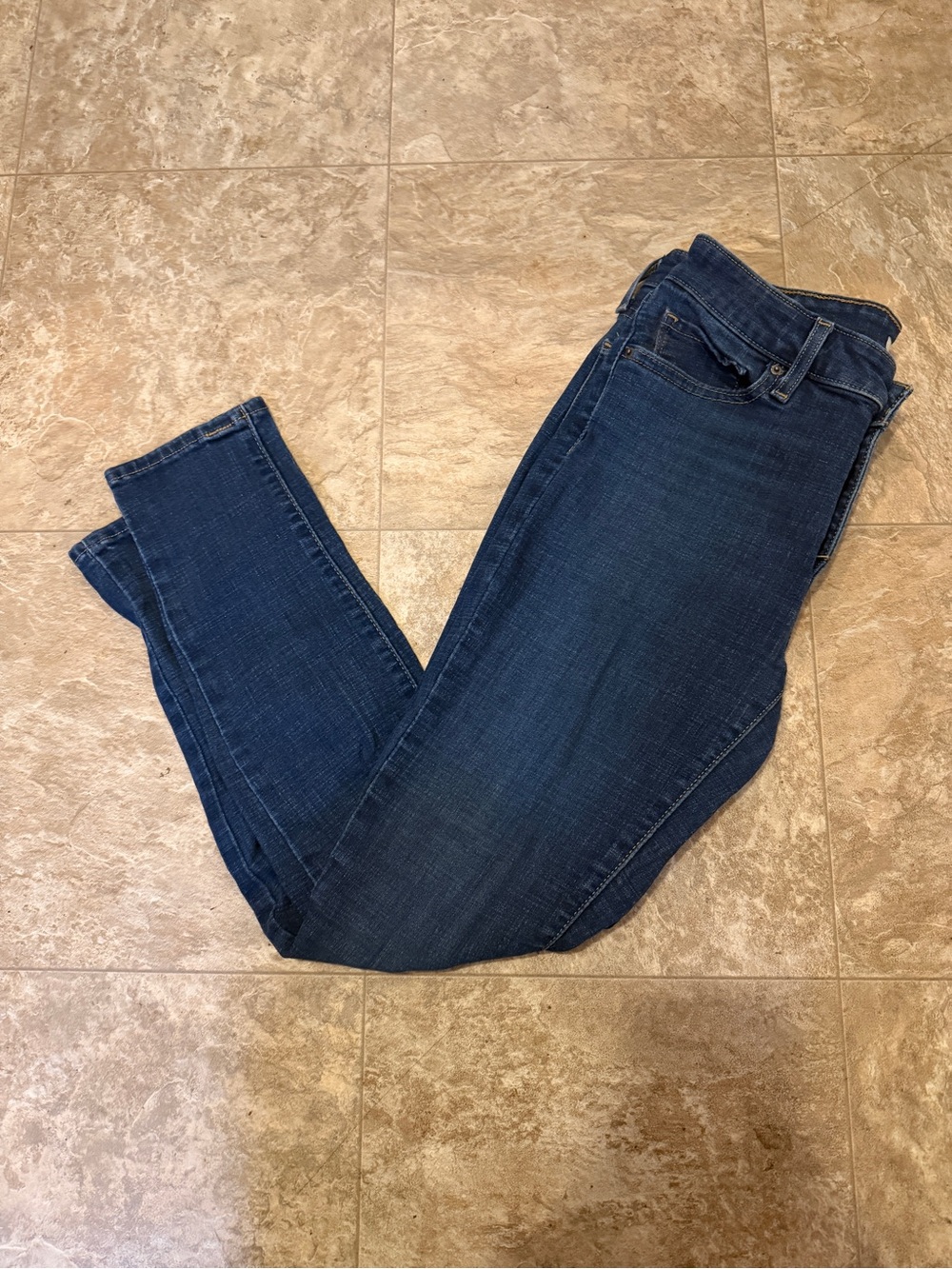 Levi's 711 Skinny Jeans in medium blue denim